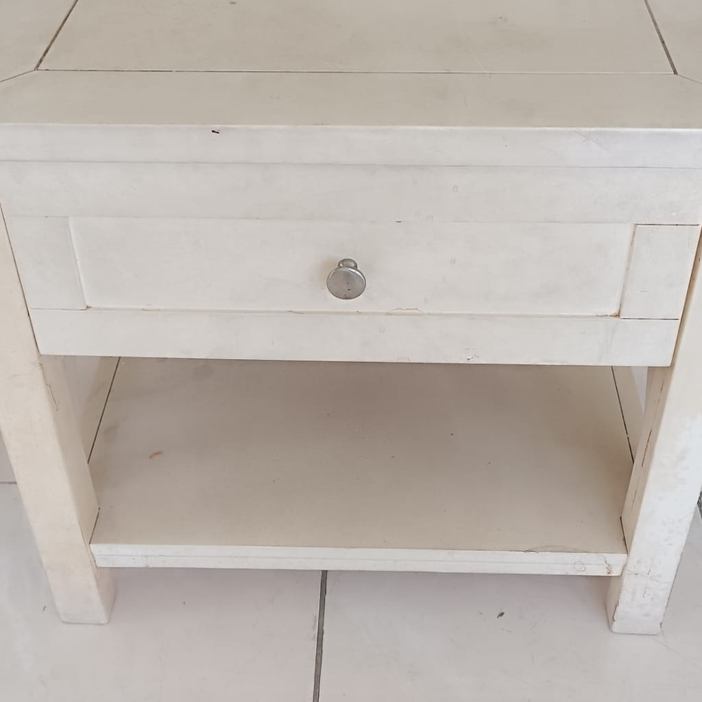 Meja Tamu Minimalis dengan Rak Laci putih / Coffee Table