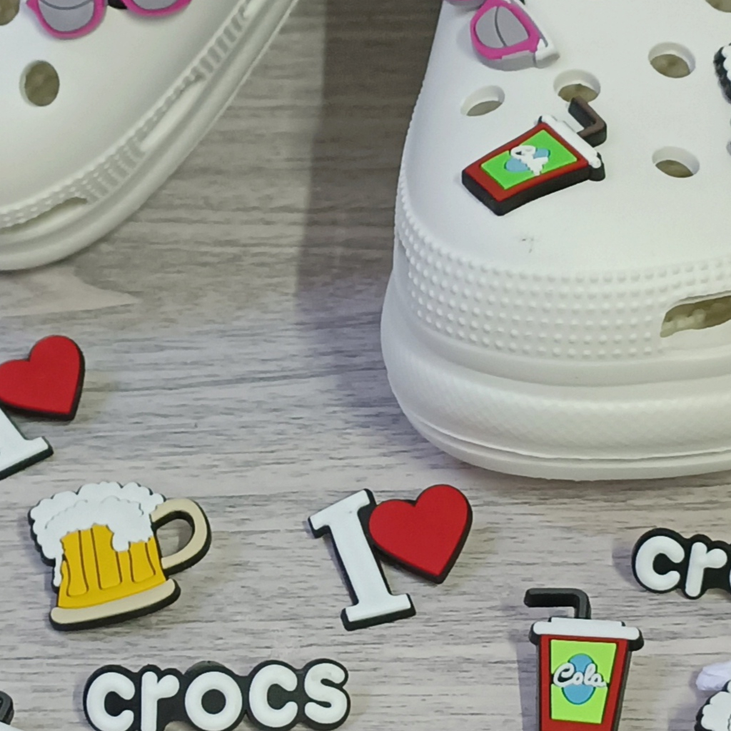 Charm Sepatu Desain jibbitz drew crocs Untuk Dekorasi charms Aksesoris