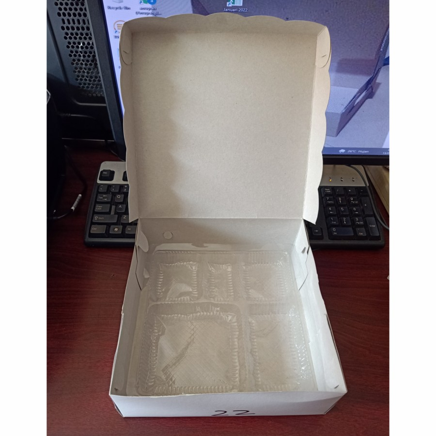

Dus R11 310 gr Pakrin/ Dus kotak nasi uk 22 x 22 dus putih polos renda (per 10pcs)