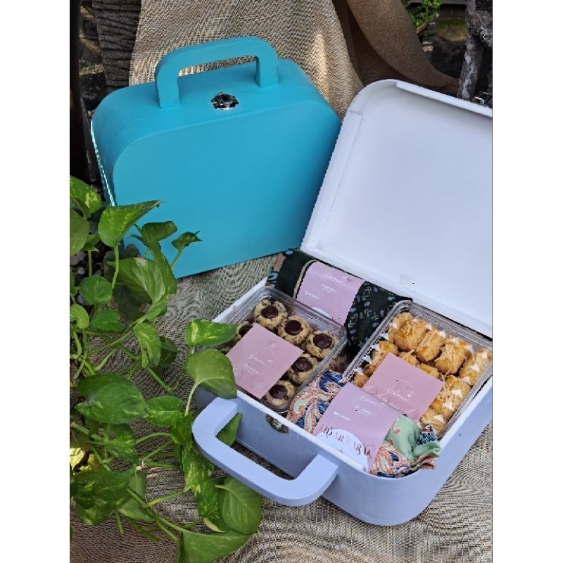 

Hampers parcel lebaran kue kering ameena