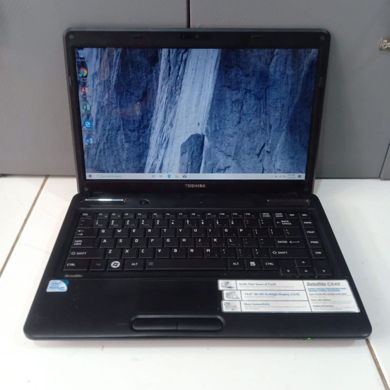 Toshiba Satellite C600 Laptop Notebook 14 inch