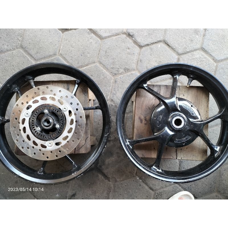 velg lexi original depan belakang
