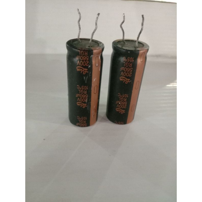 Capasitor 560uf 200v
