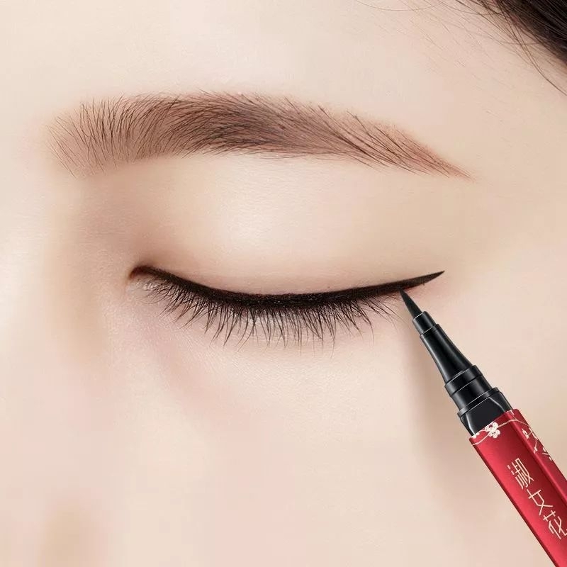 Eyeliner anti air sangat tahan lama tidak luntur