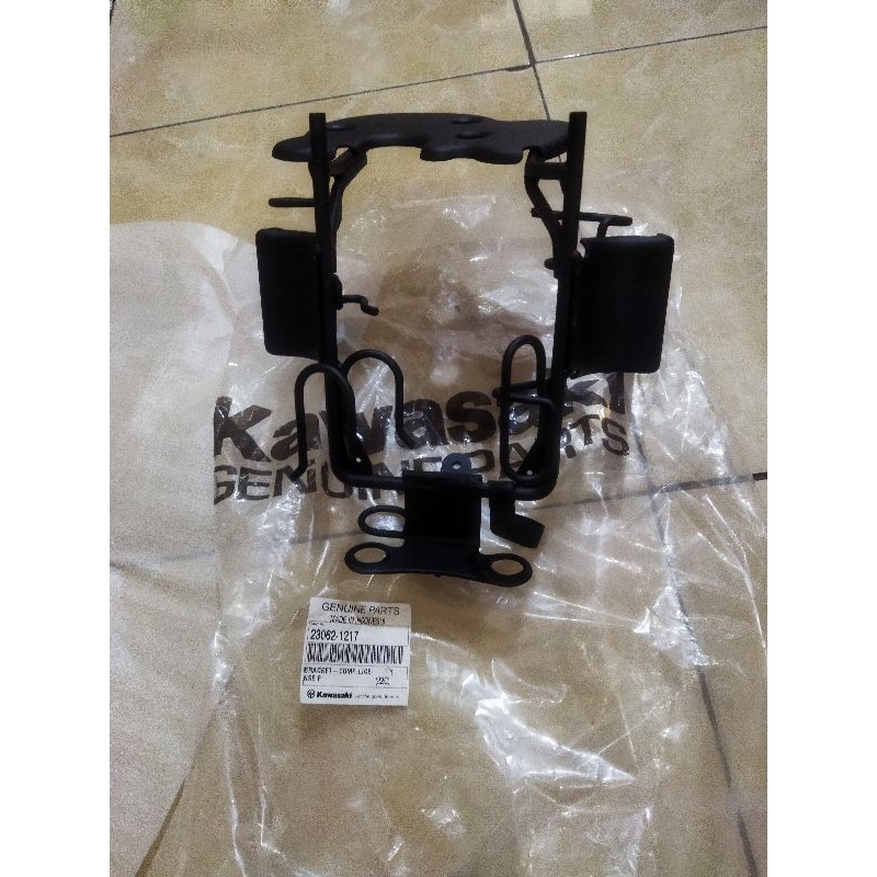 breket lampu depan Kawasaki w 175 W 175 original