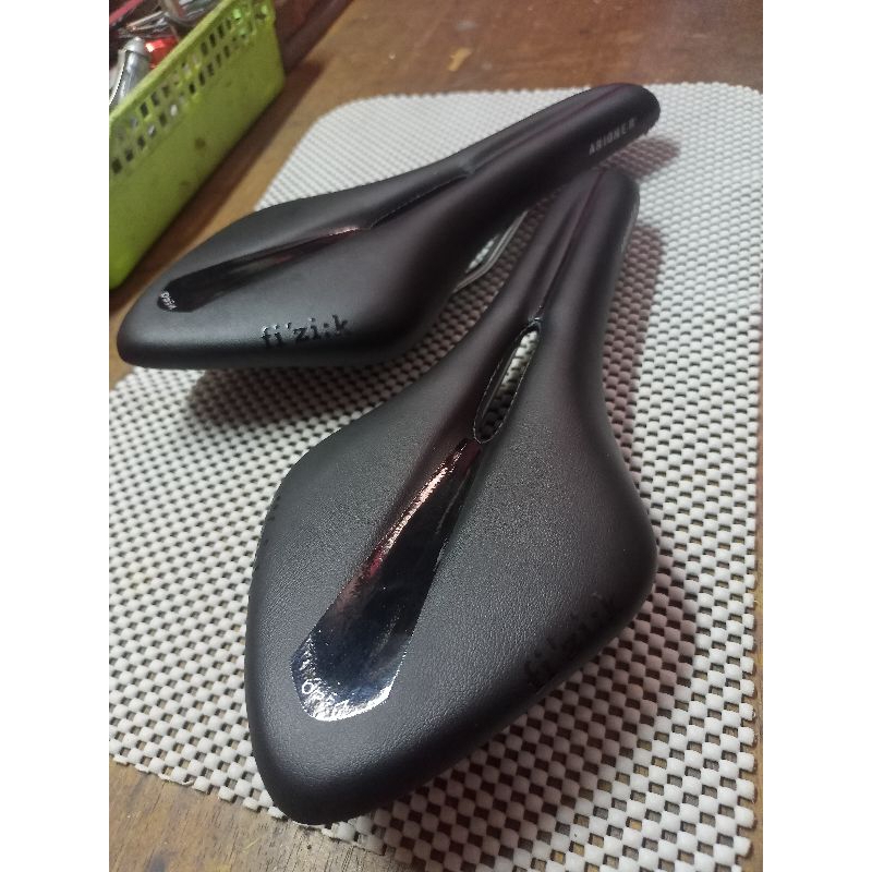 saddle fizik arione r1