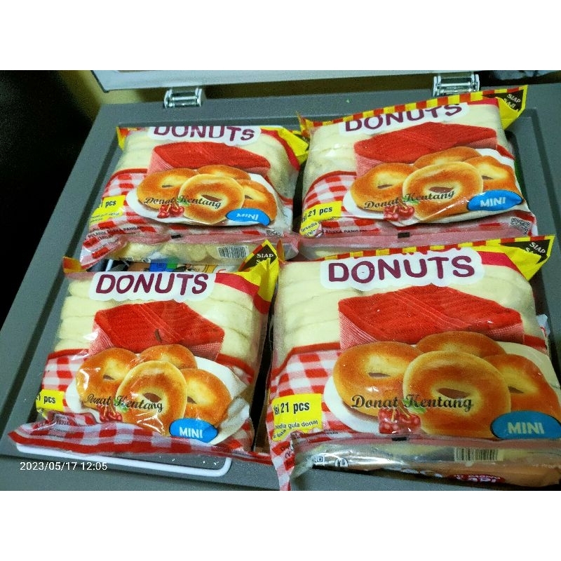 

PELANGI DONUTS Kentang Mini Isi 21 dengan tambahan gula halus..Lokasi Tambun Selatan