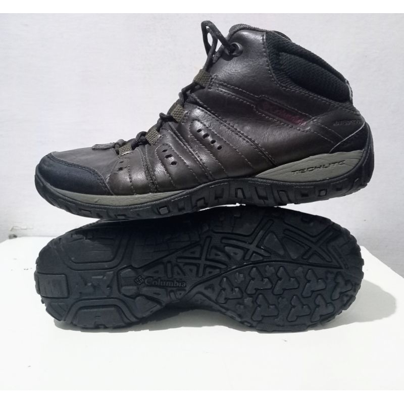 sepatu outdoor waterproof "columbia" woodburn 2 chukka (leather) preloved original