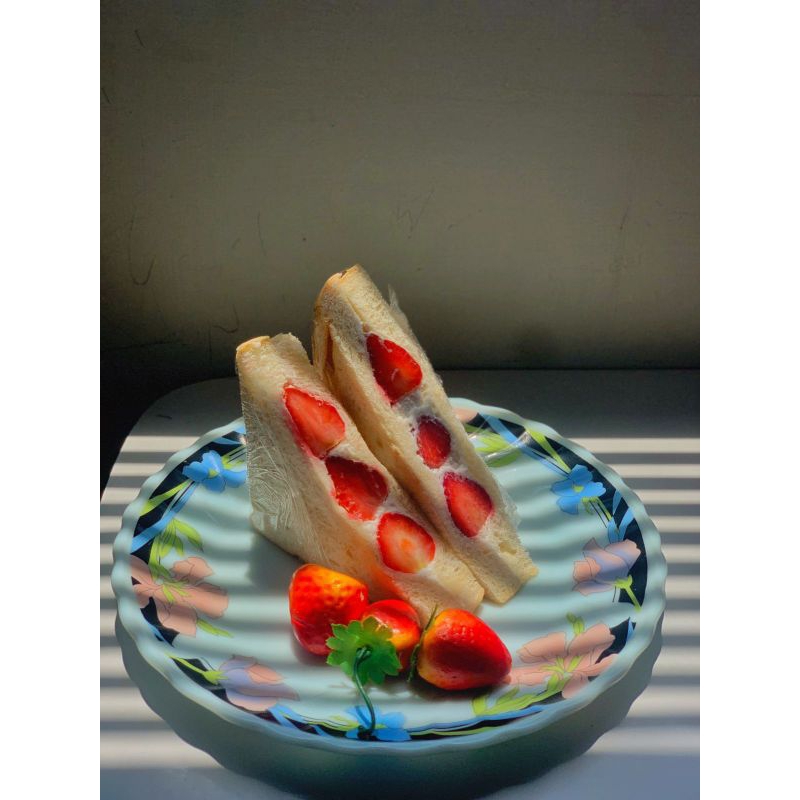 

Sandwich Buah Stroberi
