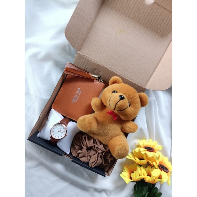 

HAMPERS SICANTIK, KADO WISUDA,ULANG TAHUN UNTUK CEWEK