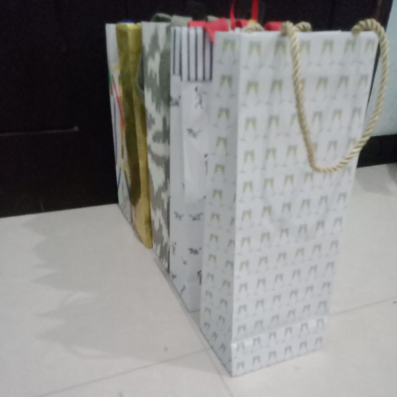 paper bag embos/ laminasi  12,5*9*30