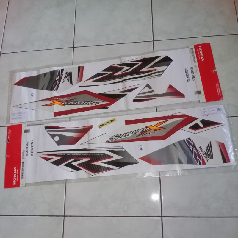 871X0KYL690ZCR & 871X0KYL690ZCL lis body/ striping / stiker honda supra x 125 R cw 2011 hitam merah 