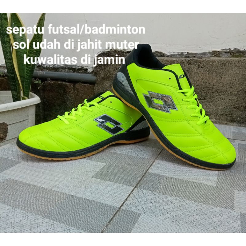 SEPATU FUTSAL/SEPATU BADMINTON OUTSOLE SUDAH JAHIT KELILING