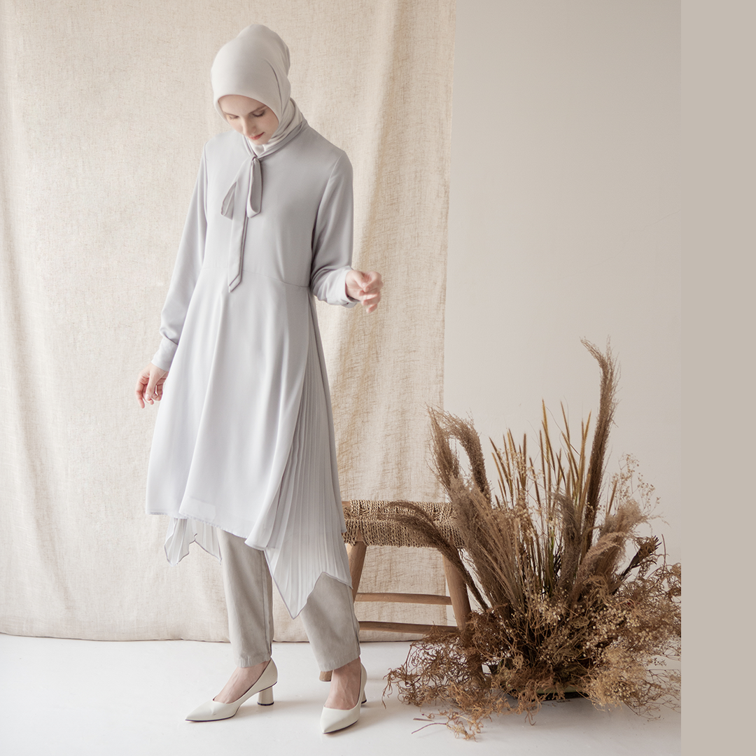 Aria by Aska Label - Tunik wanita plisket atasan blouse wanita aksen pita ikat di bagian leher dan plisket di bagian samping