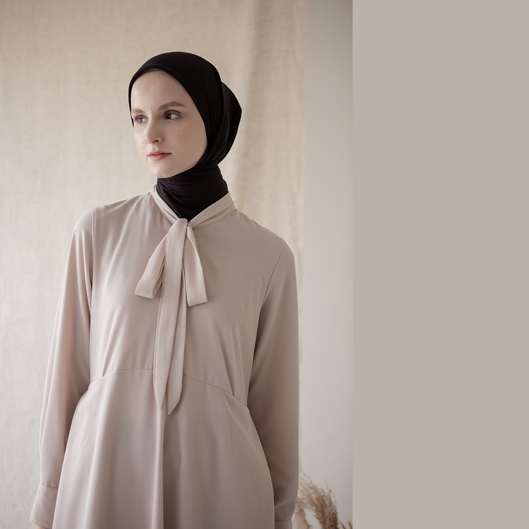 Aria by Aska Label - Tunik wanita plisket atasan blouse wanita aksen pita ikat di bagian leher dan plisket di bagian samping