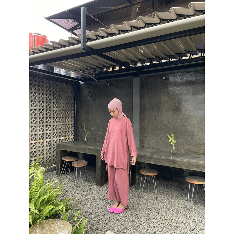 SAFEEA ONE SET OVERSIZE KNIT HORNET BY HAGIA | setelan baju &amp; celana lengan panjang winter muslim motif polos Polos versi busui dan non busui