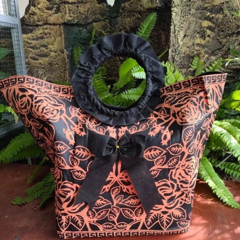 Tas hajatan batik elegan bulat hitam  mewah 22(0209/EBH)