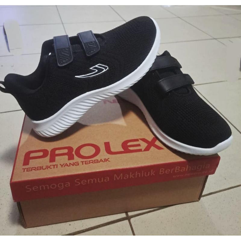 Sepatu sekolah New era