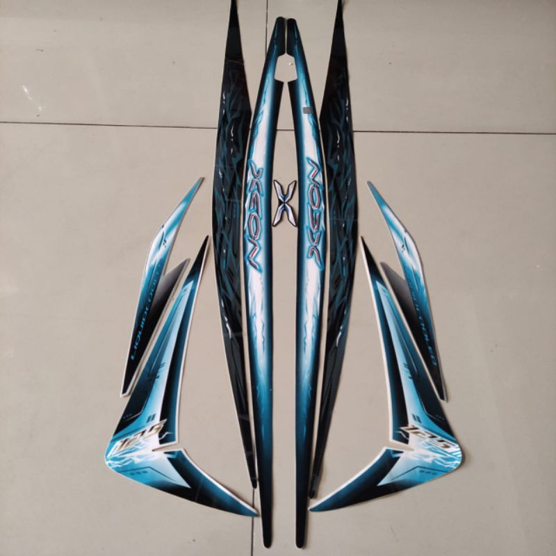 striping stiker yamaha Xeon 125 karbu lama 2009 2010 hitam putih