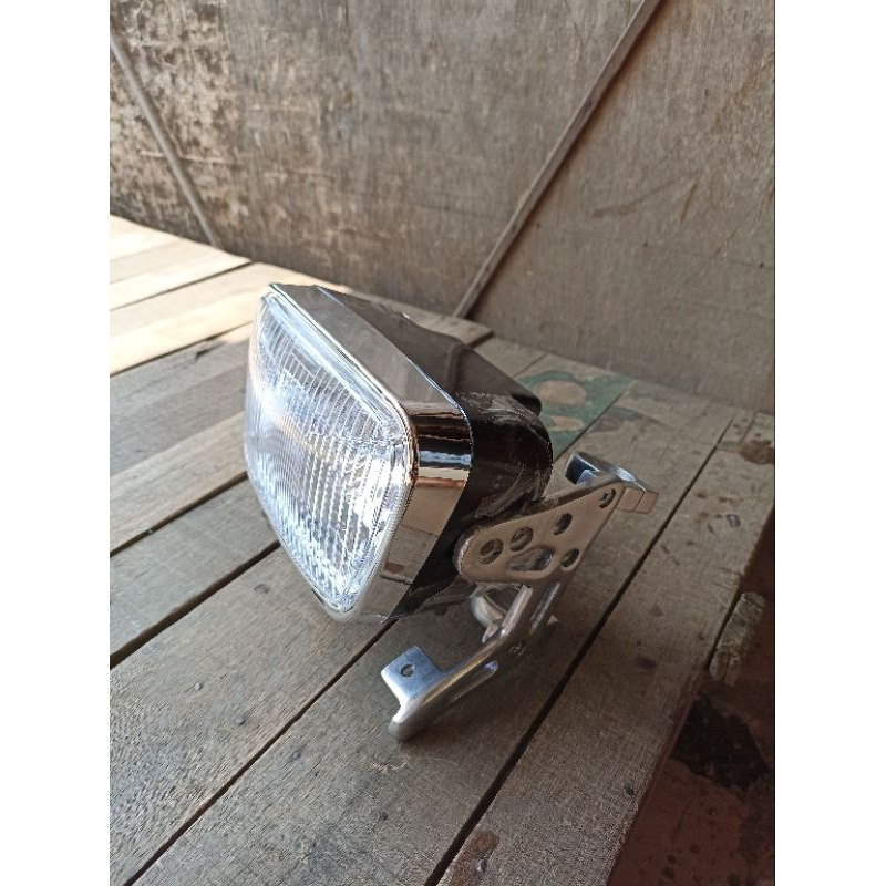 lampu depan yamaha rx king oval hitam standart set plus pangkon dudukan lampu bpro cor crom dan hita