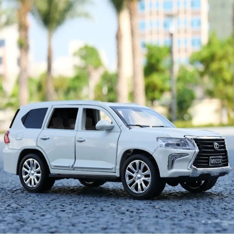 Diecast Mobil Lexus LX570 Miniatur Mobil Mobilan Pajangan Skala 1:24