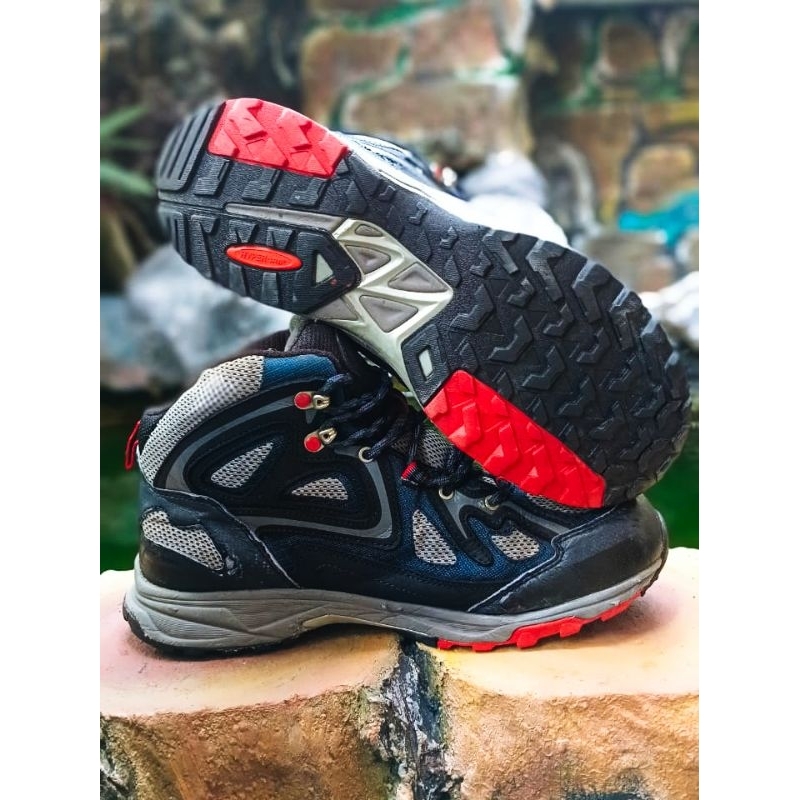 SEPATU GUNUNG LAFUMA