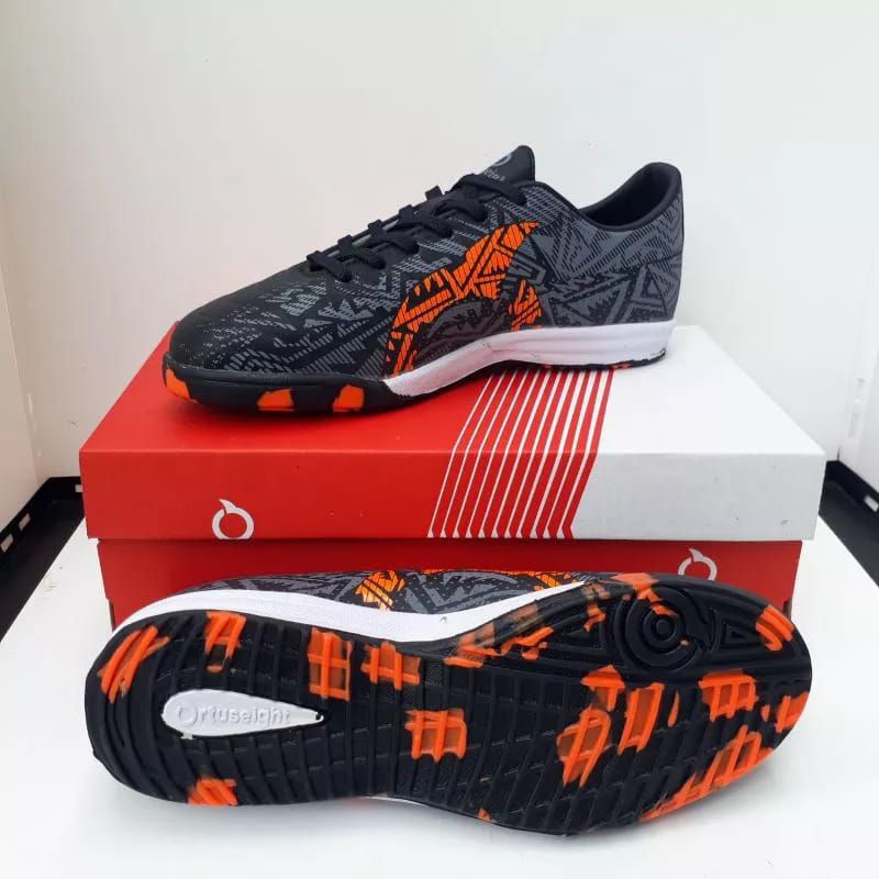 TERBARU PAKET KOMPLIT FREE ONGKIR,,Sepatu Futsal Ortuseight Volt Batik TerBaru Dewasa Free KaosKaki,