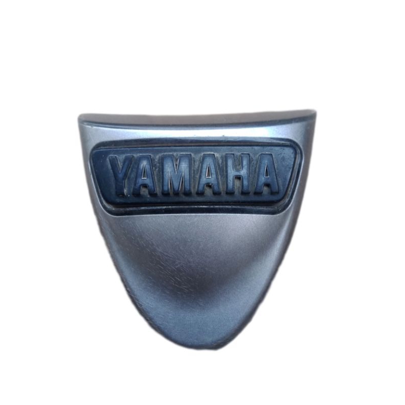 Emblem dasi panel depan Yamaha Fiz R Original