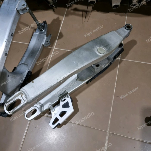 {Bekas} Swing arm swingarm trail SE Yamaha YZ 125 250 YZF 250 tahun muda Berkualitas