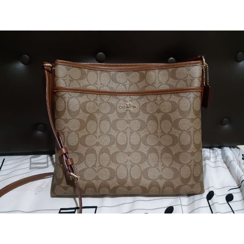 Preloved Coach Original. Kelengkapan : dustbag dan paperbag