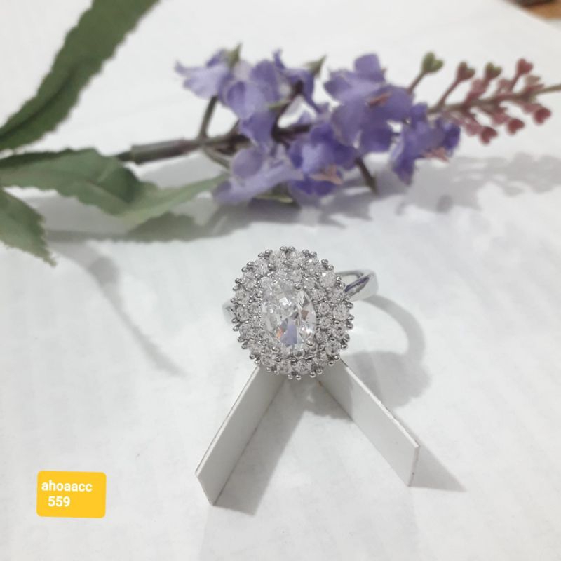 Cincin permata satu oval perhiasan warna silver wanita dewasa.
