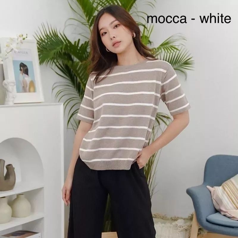 round neck stripe knit blouse