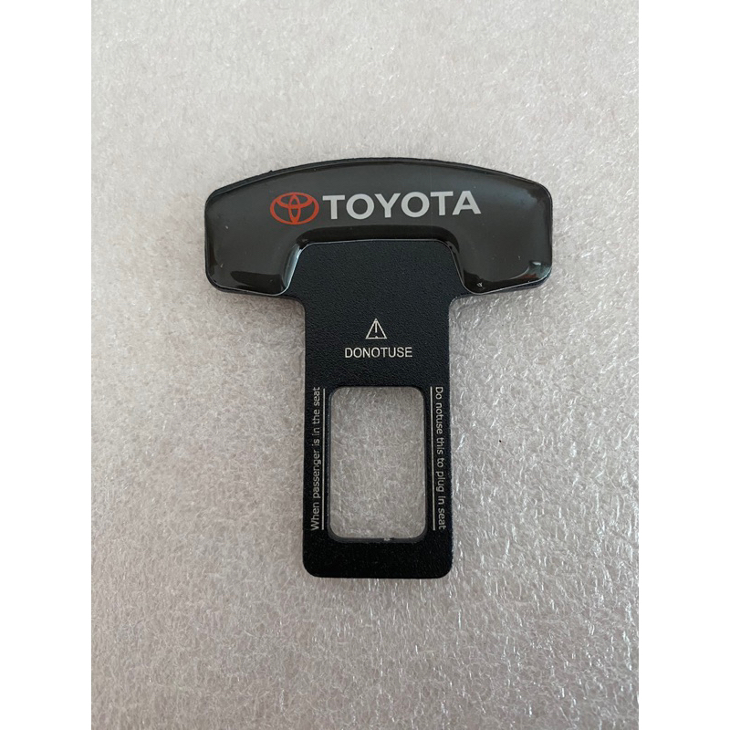 Colokan Safety Belt Seatbelt Mobil Penghilang Bunyi Safety Belt Logo TOYOTA