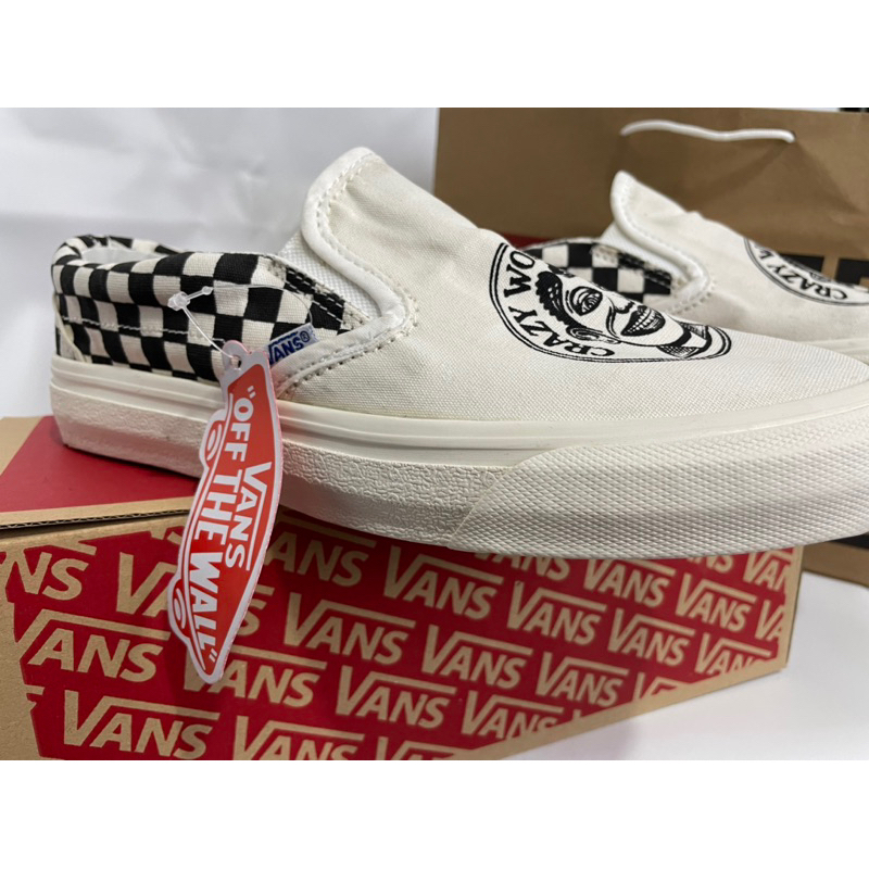 Slipon grazy world white OG impor China