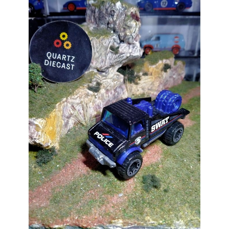 Hot Wheels Loose Mercedes Benz Unimog 1300 Hitam Treasure Hunt Reguler