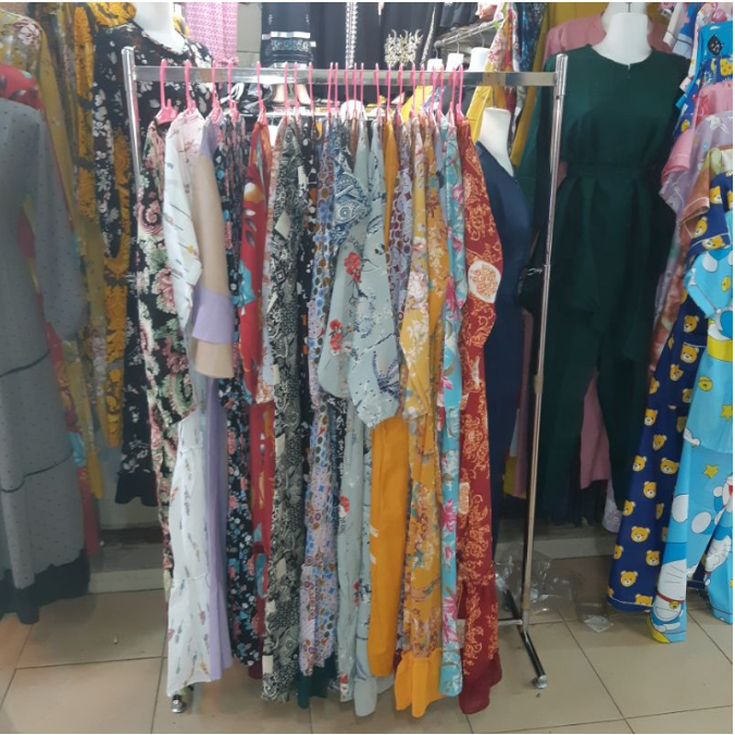 Gantungan baju gawang baju cocok untuk di pakai di toko,bazar,rumah,kontrakan,apartemen dll, dengan kemudahan membawanya karna sistem bongkar pasang yg mudah biasanya gawang baju di pakai untuk bazar atau pameran indoor maupun outdoor