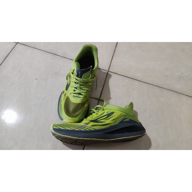 Sepatu Lari 910 Nineten Haze Vision warna hijau size 42