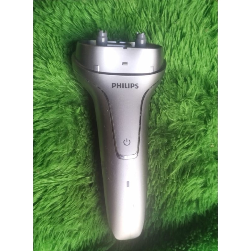 Alat cukur kumis Philips PQ225
