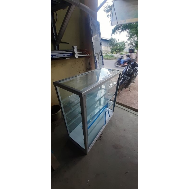 ETALASE KACA PANJANG 1M