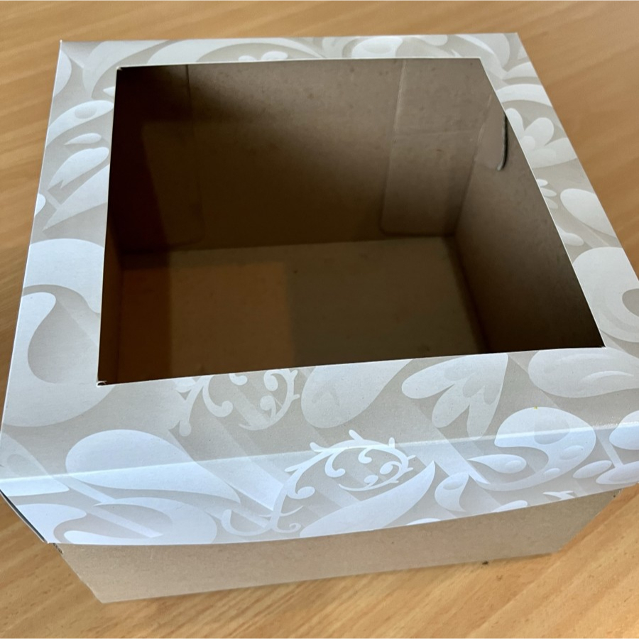 

(5 pcs) kardus chiffon cake dus kue tart ulang tahun box bolu kotak kemasan motif cream flower tutup jendela mika ukuran 25x25cm