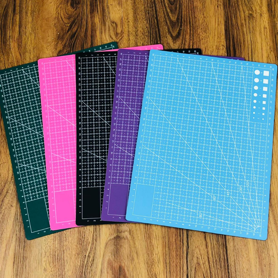 COMBO A4 PINK / HIJAU PVC Cutting Mat / Cutting Pad / Alas Potong A4 + PEN CUTTER