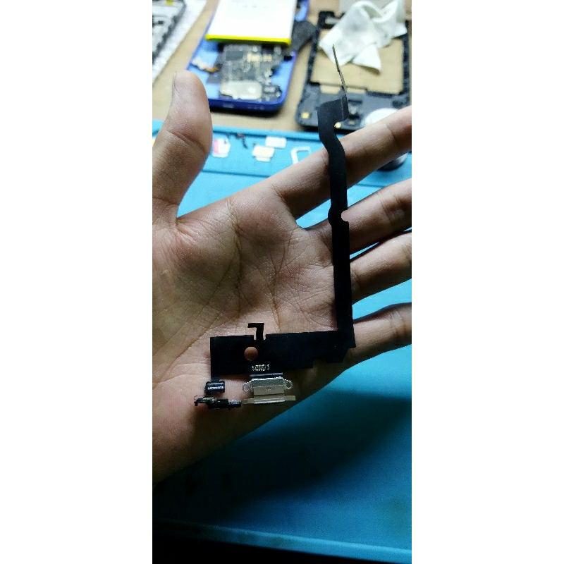 FLEKSIBEL CHARGER IPHONE XS MAX COPOTAN GOLD