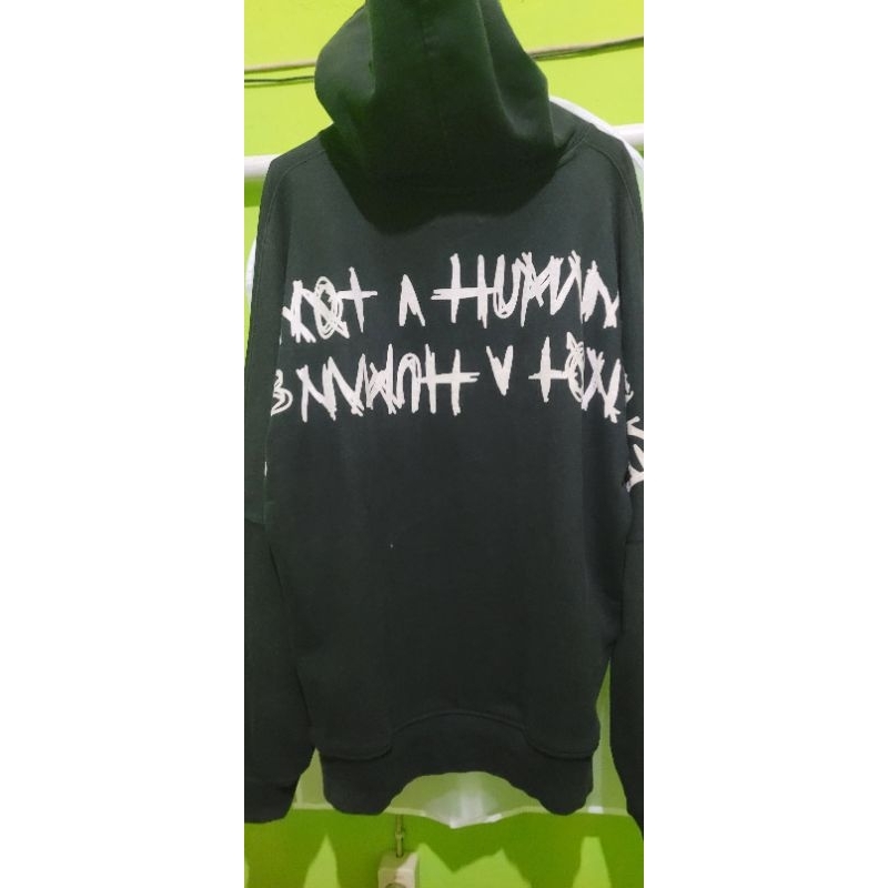 Hoddie I Am Not A Human Being