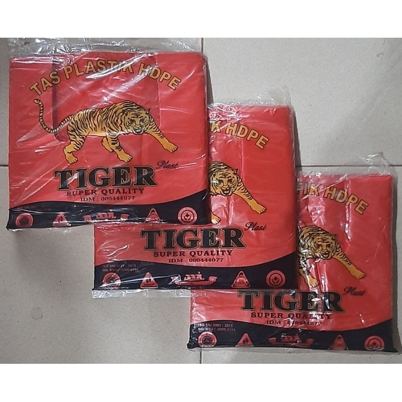 Kantong Kresek HDPE Warna Merah Merk TIGER Ukuran 28