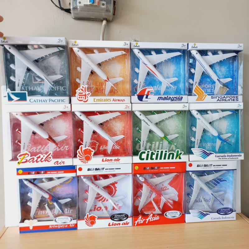 MINIATUR PESAWAT PENERBANGAN DOMESTIK & INTERNASIONAL DIE CAST / GARUDA / AIR ASIA /  LION AIR /  SR