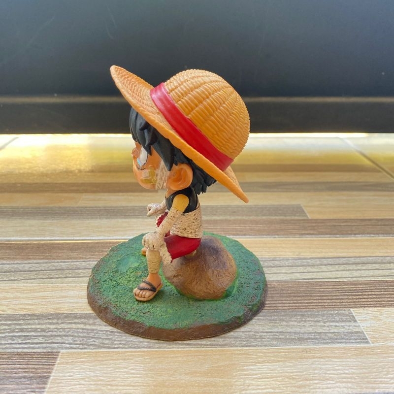 Action Figure Luffy Kecil Menangis