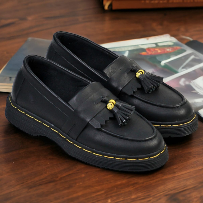 Sepatu Loafers Formal Hitam Pria Pantofel Dogmart Smile Misfits Copper Tassel Kulit PU Slip On Penny Loafers Sintetic Premium Enoz Flash Smile Ring Black