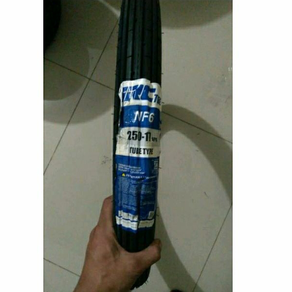 Ban luar IRC 250-17 nf6 motif garis lurus