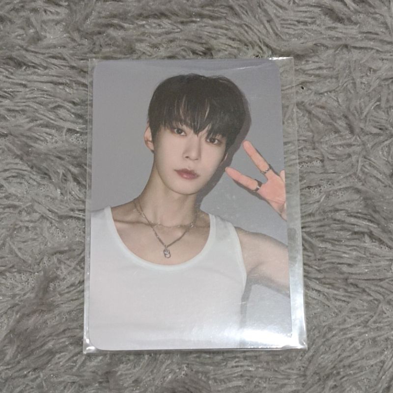 PC POB DJJ EVERLINE FANSIGN DOYOUNG
