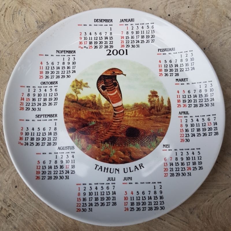 

Piring porcelain kalender tahun 2001 asli jadul vintage